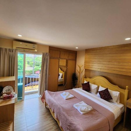 Alaita Hostel Patong Exterior photo