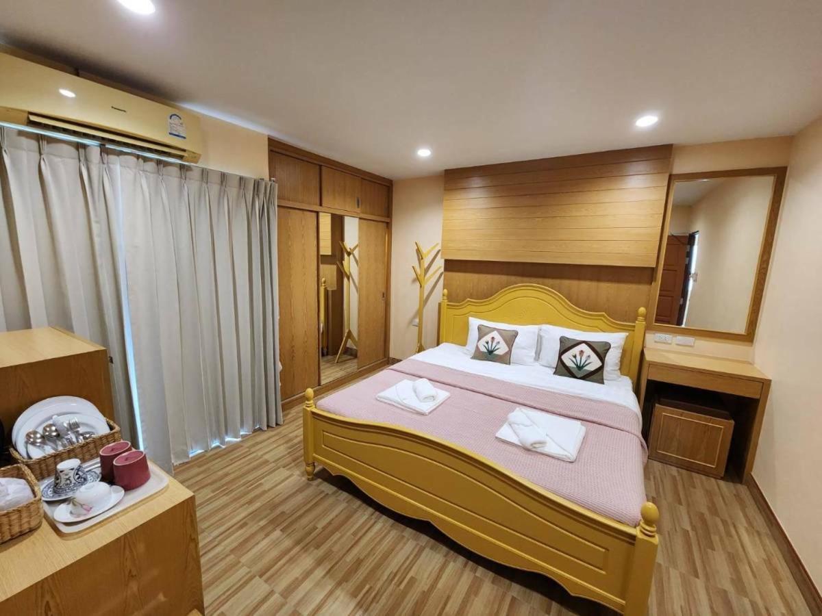 Alaita Hostel Patong Exterior photo